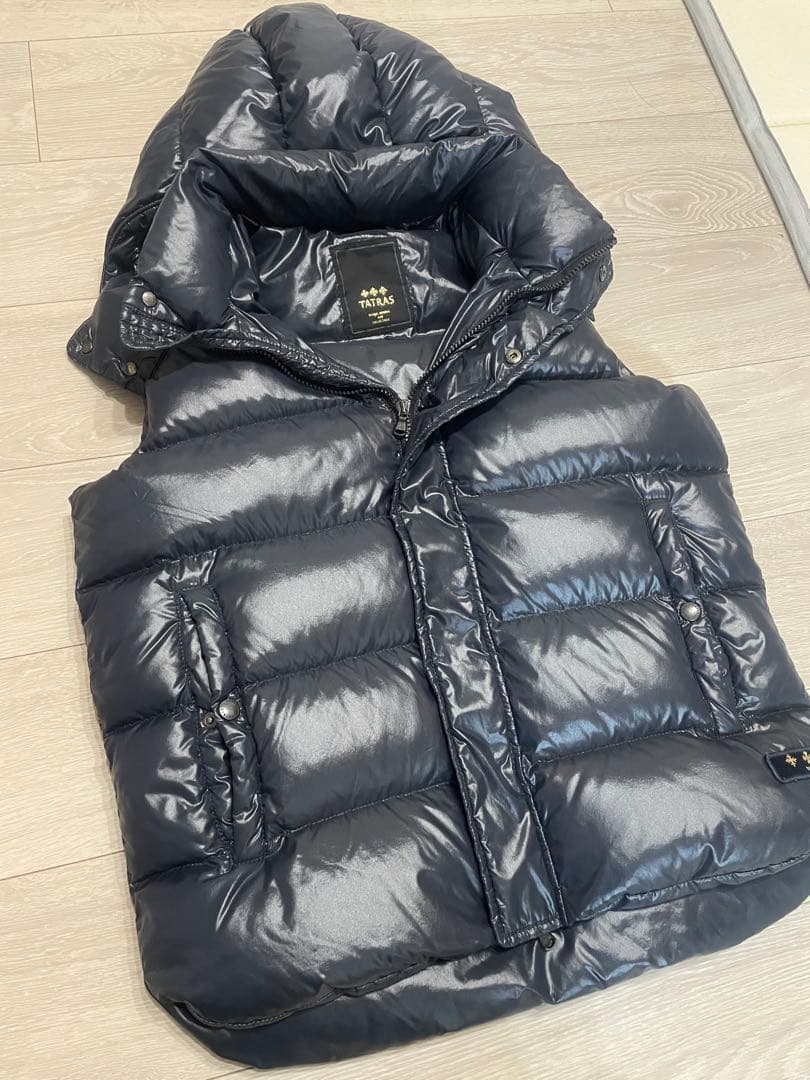 美品　タトラス　ダウンベスト　ほぼ黒　ネイビー　紺色　サイズ03（L相当）