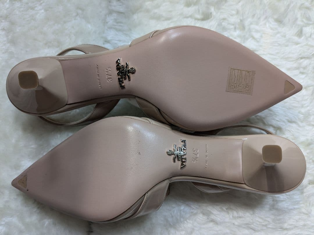 PRADA ベージュ ポインテッドトゥミュール