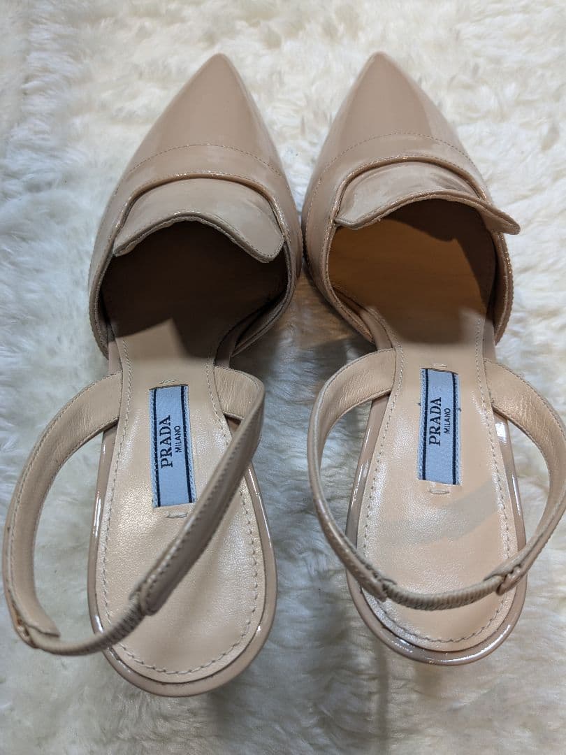 PRADA ベージュ ポインテッドトゥミュール