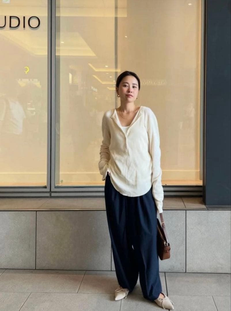 ETRE TOKYO オーコットテレコヘンリーネックトップス