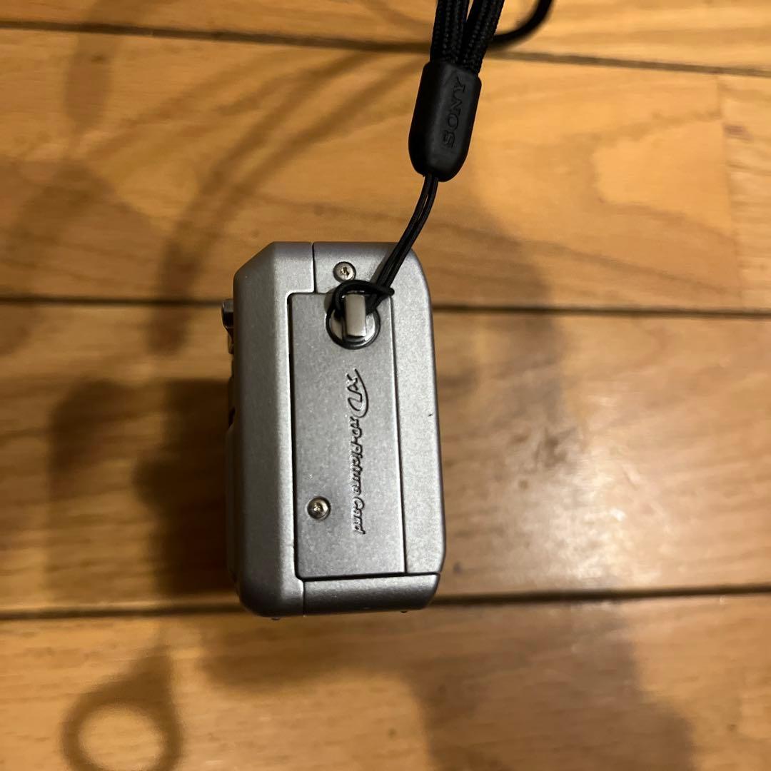 Fujifilm FinePix F200 シルバー　XDカード付き