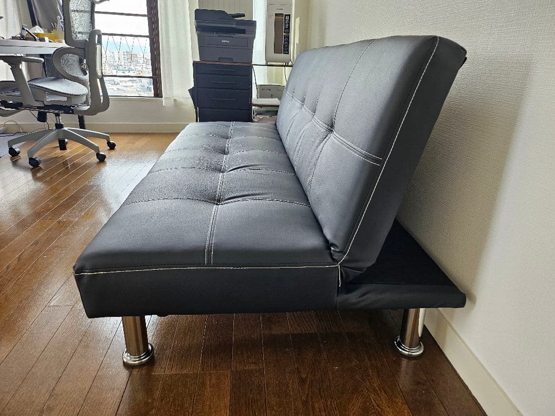 黒の合成皮革ソファベッド