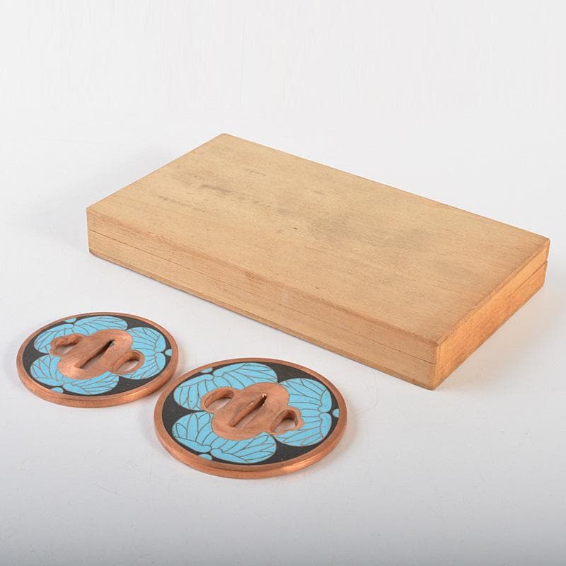 Gojyo 武具　刀装具　銅地　七宝三葉葵紋鍔　一對　桐箱付　C　7262