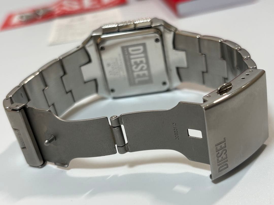 【美品 電池新品】DIESEL デジタルウォッチ dz2155 デジクロコ