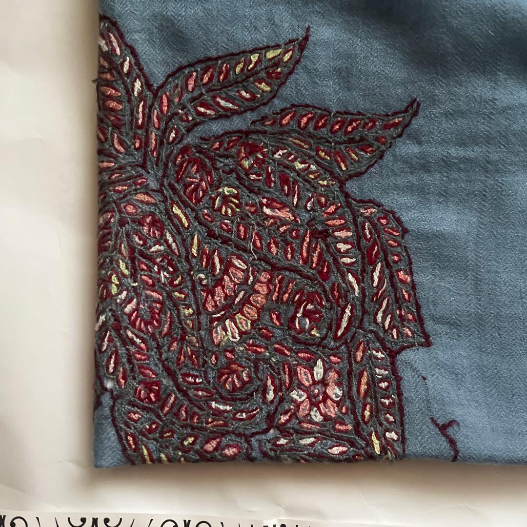 カシミア　花柄刺繍 ストール 青色 フリンジ付き