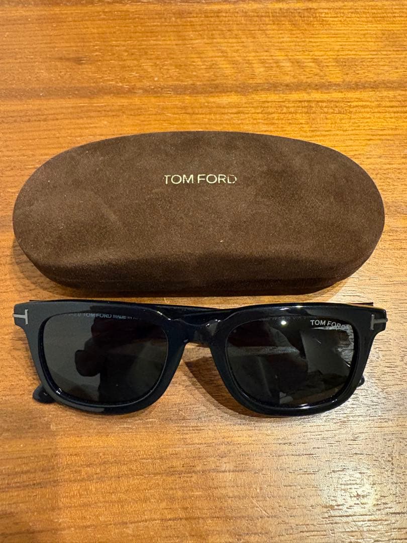 TOM FORD FT0817-Nブラックサングラス