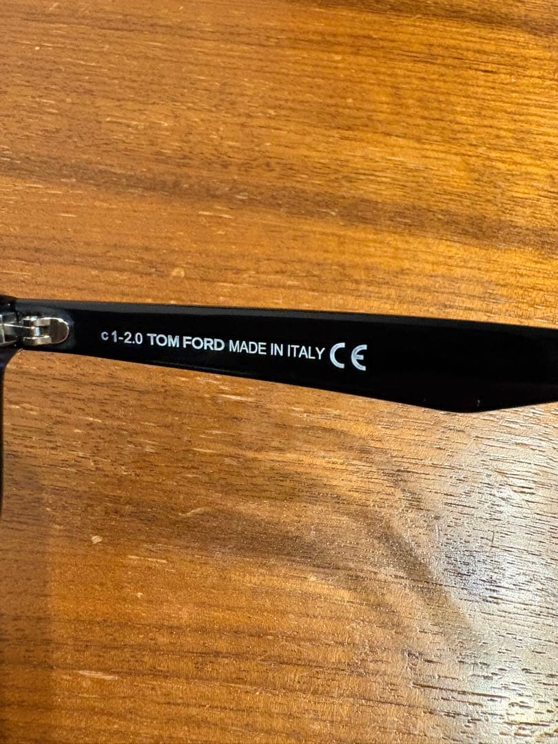 TOM FORD FT0817-Nブラックサングラス