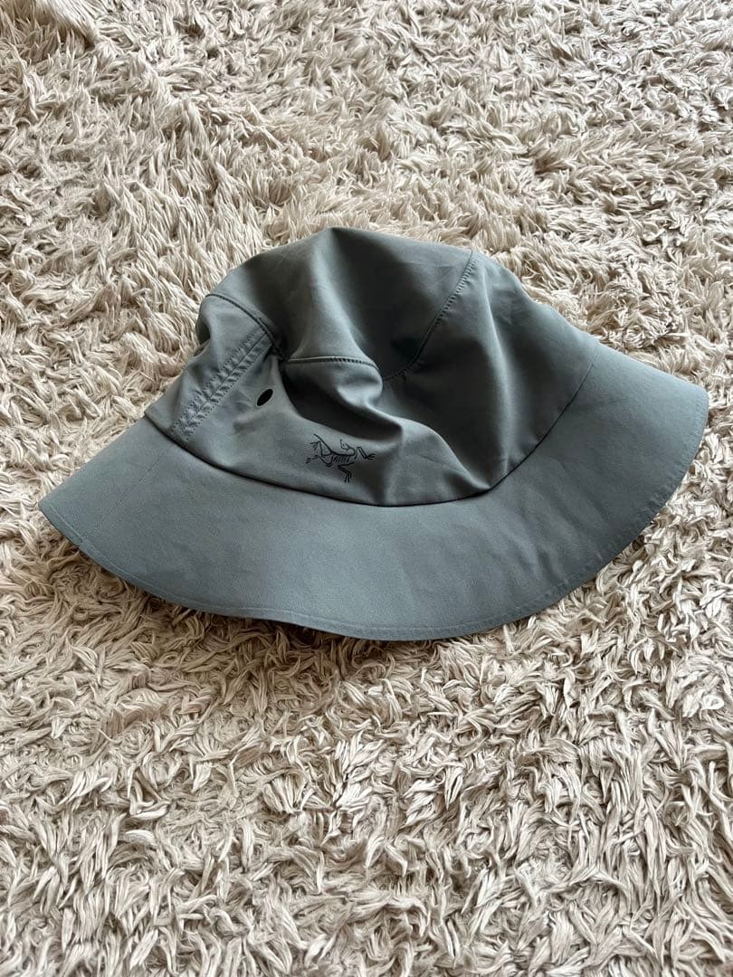 アークテリクス　シンソロハット　グレー　紐なし　美品　希少