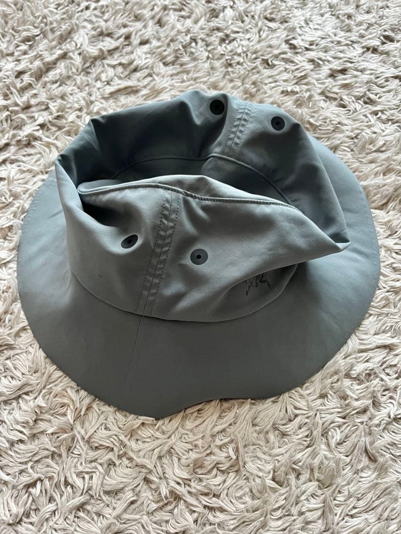 アークテリクス　シンソロハット　グレー　紐なし　美品　希少