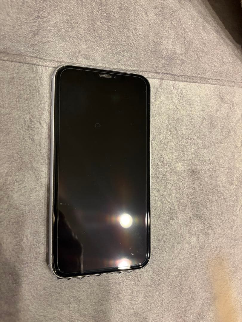 Apple iPhone XR ホワイト128gb(※液晶画面に黒い線有り)