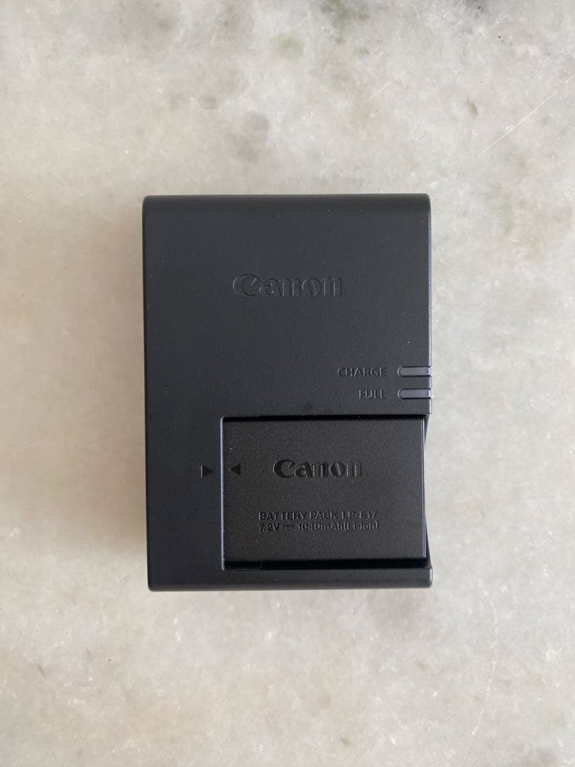 美品/Canon EOS Kiss X9 デジタル一眼レフ 2本レンズ説明書付き