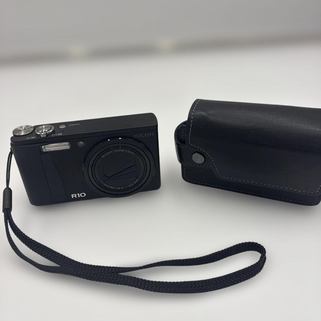 美品　RICOH R10 コンパクトデジタルカメラ