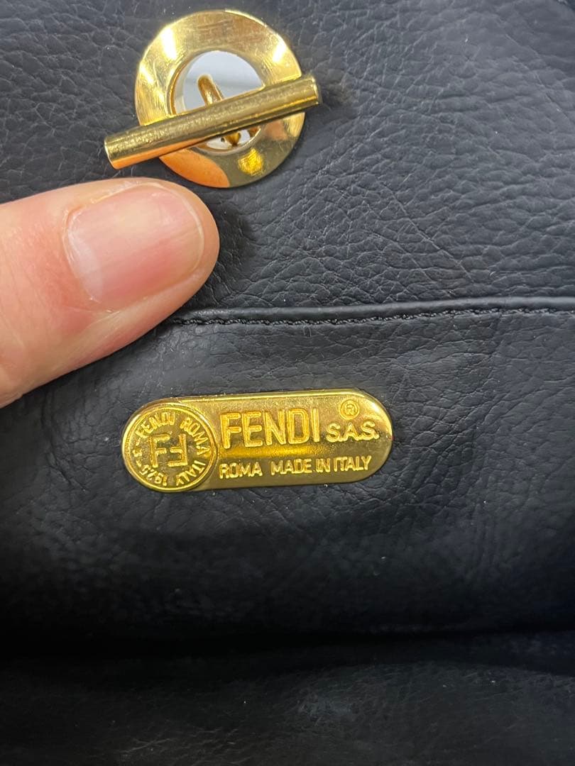 FENDI ショルダーバッグ　黒