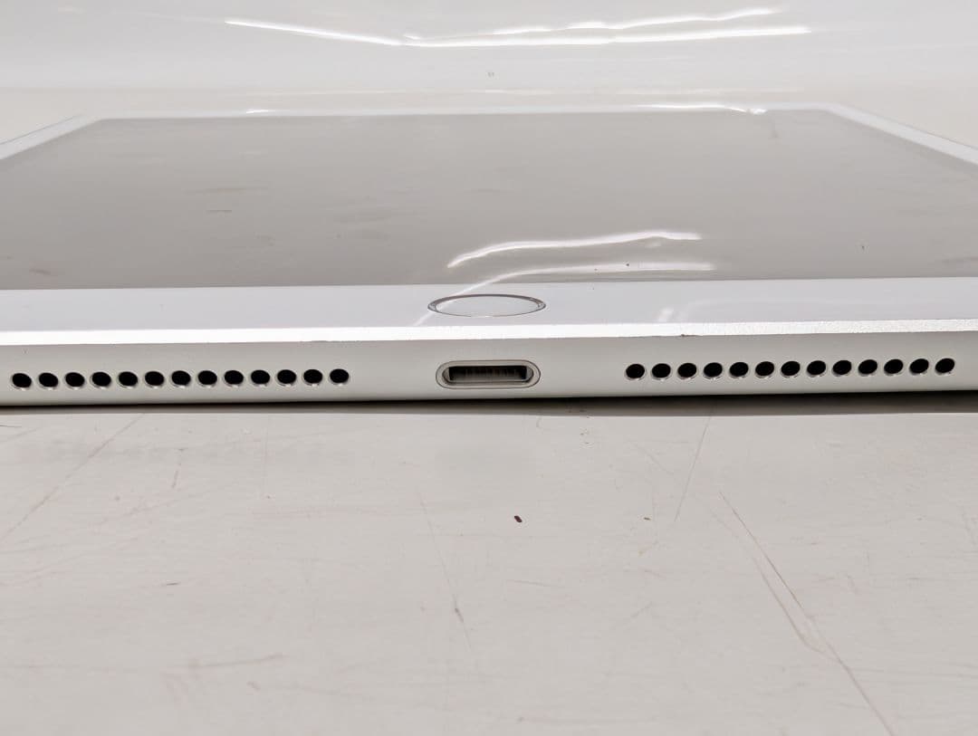 まりーApple iPad (第8世代) WiFi+Cellular　②