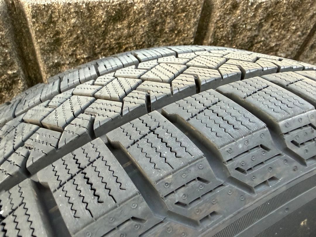 送料無料！215/65R16 2023年製スタッドレスホイール４本