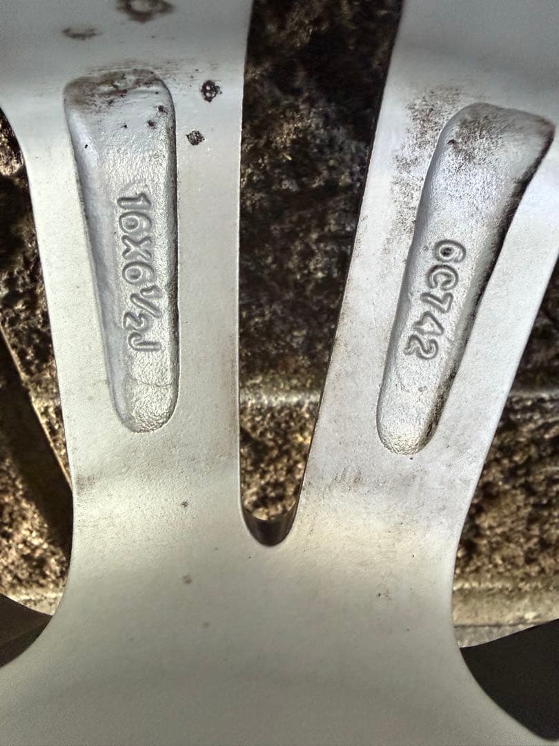 送料無料！215/65R16 2023年製スタッドレスホイール４本