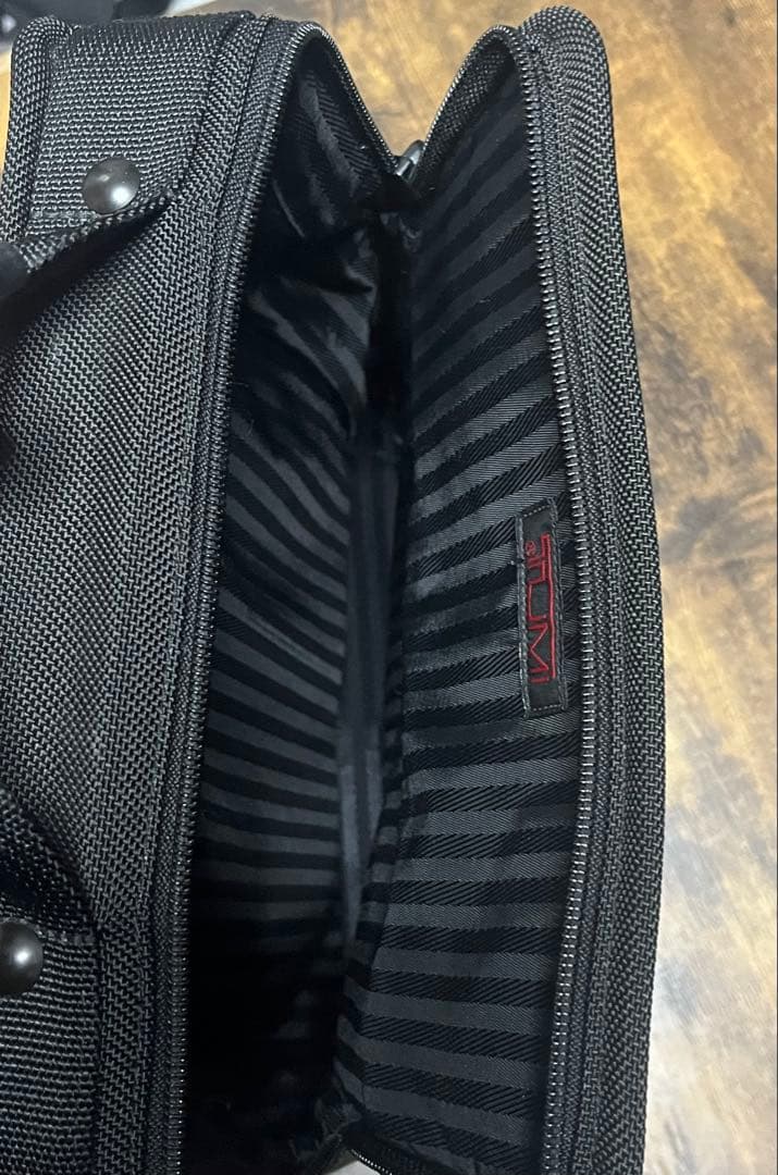 【美品】TUMI ブラック ショルダーバッグ213D3