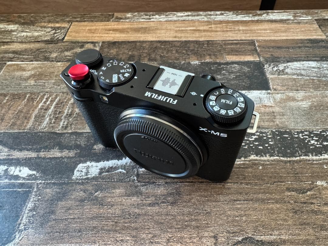 【美品】FUJIFILM X-M5 [ボディ ブラック]リグ付き