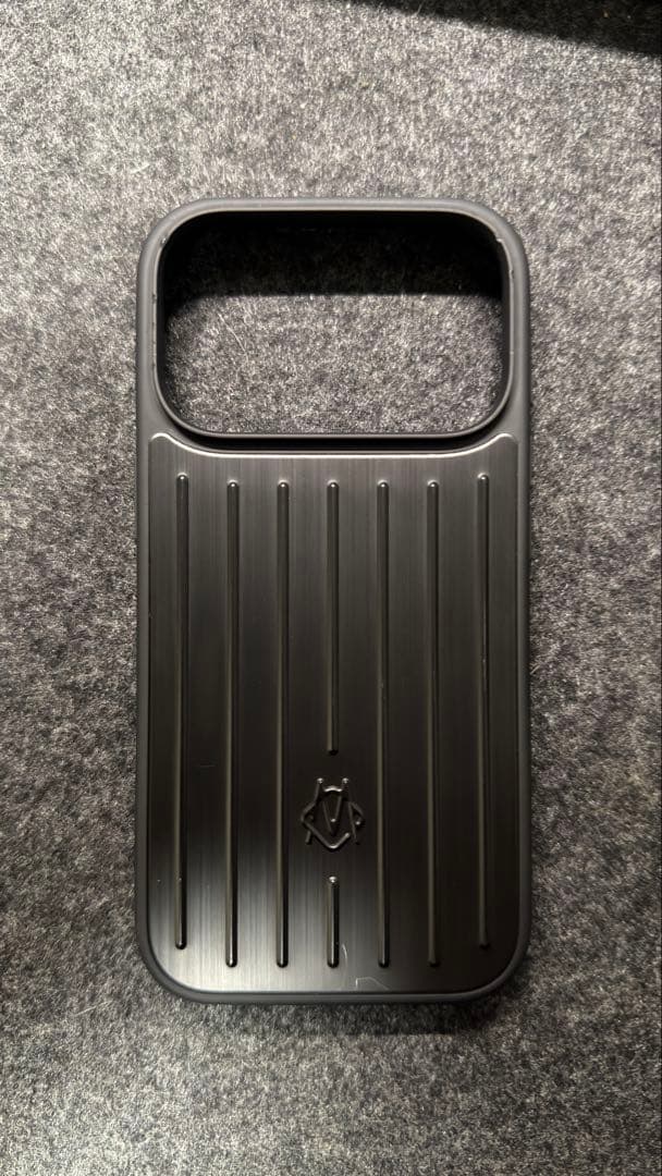 RIMOWA iPhone 17 Pro ケース