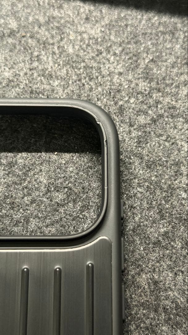 RIMOWA iPhone 17 Pro ケース