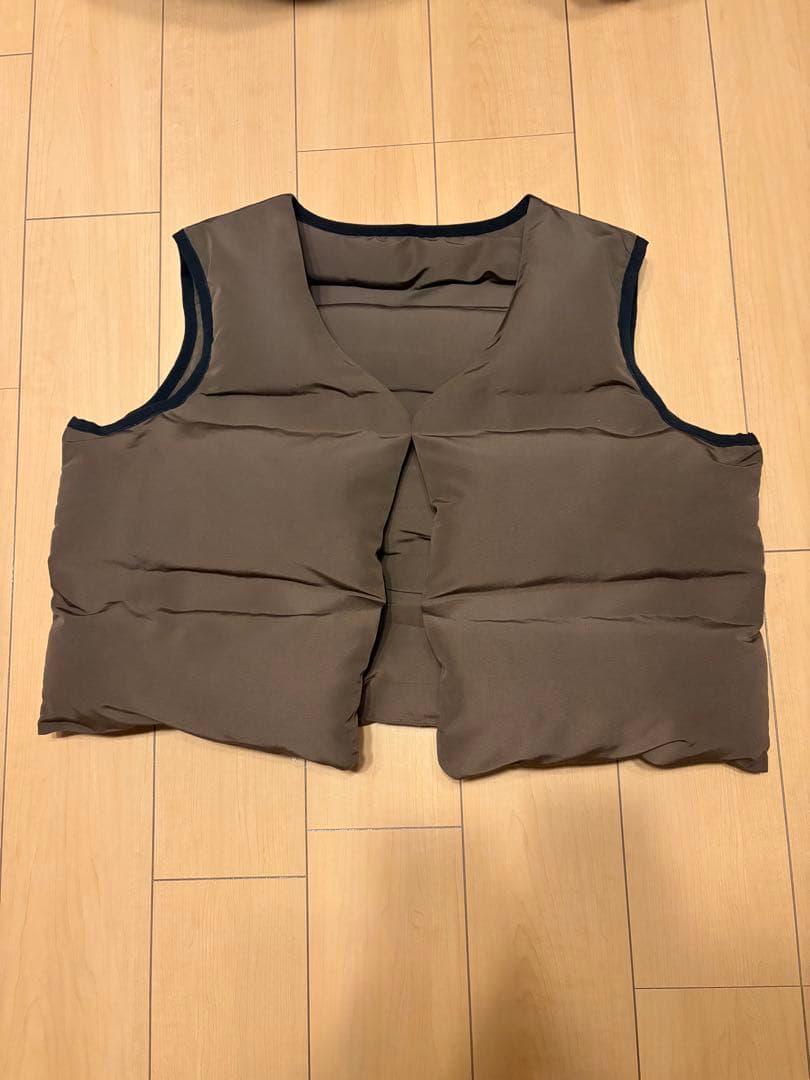 ジャケット・アウター Yeezy Down Vest Brown Sample