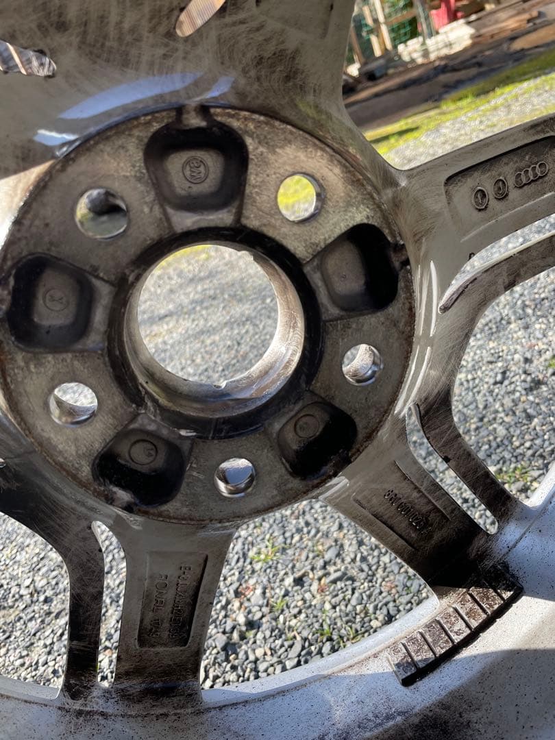 Naokin ⭐︎バリ溝アウディQ5 スタッドレス235/60/R18