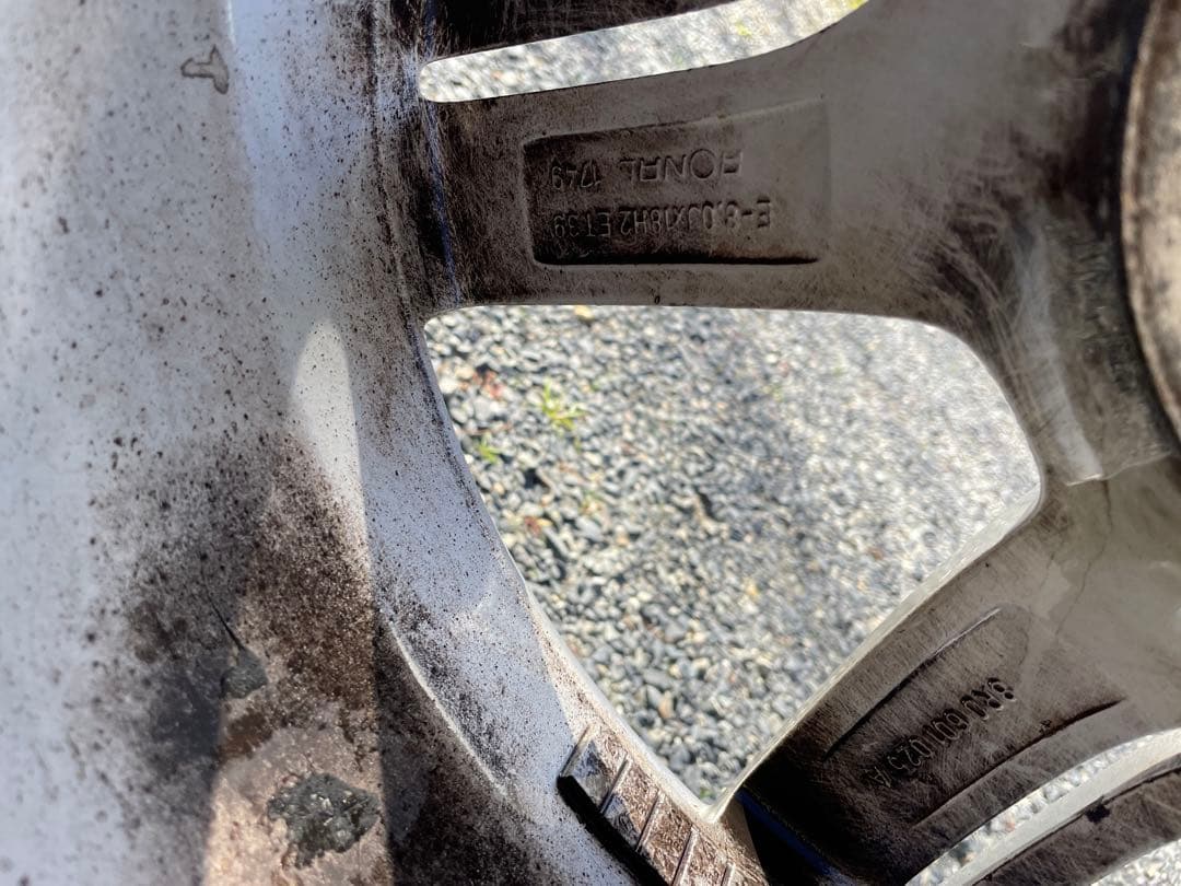 Naokin ⭐︎バリ溝アウディQ5 スタッドレス235/60/R18