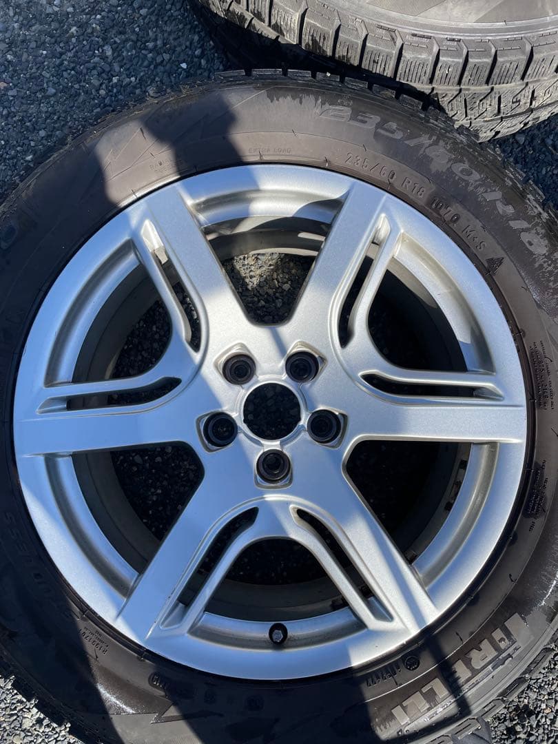 Naokin ⭐︎バリ溝アウディQ5 スタッドレス235/60/R18