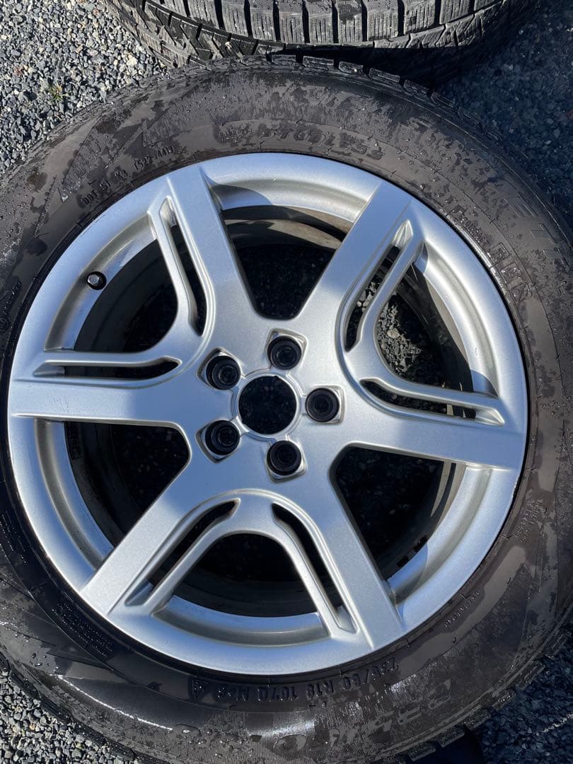 Naokin ⭐︎バリ溝アウディQ5 スタッドレス235/60/R18