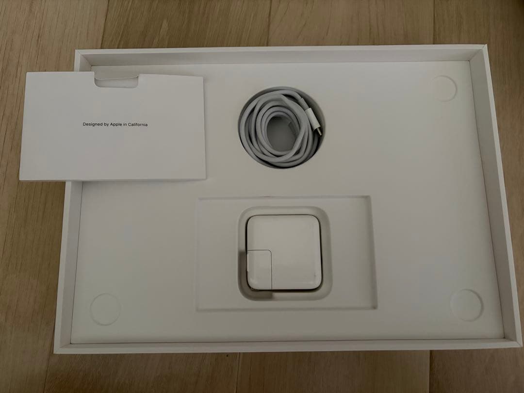 Apple MacBook Air (2020年モデル)、マウス、ケース付