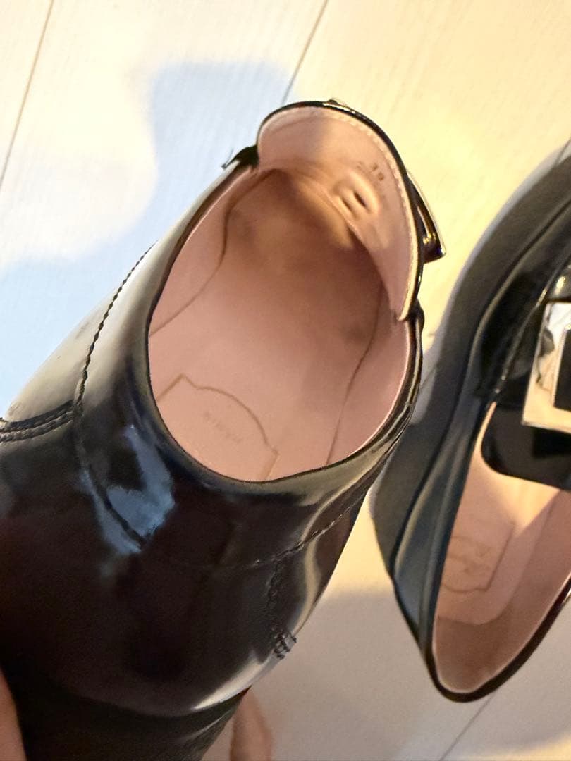 Mimi　 黒 厚底ローファー 金具付き Roger vivier