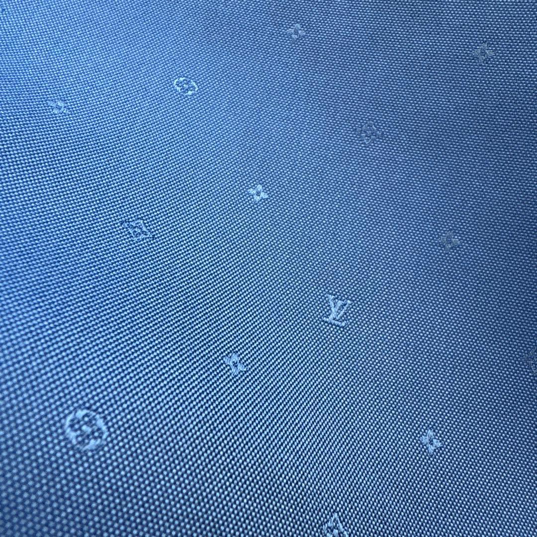 LOUIS VUITTONシルク　ポケットチーフ　ルイヴィトン　透かし　ハンカチ