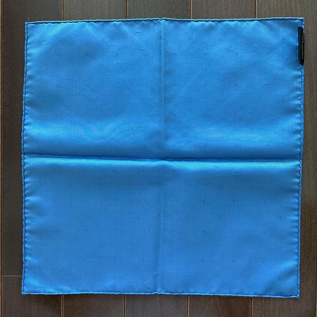 LOUIS VUITTONシルク　ポケットチーフ　ルイヴィトン　透かし　ハンカチ