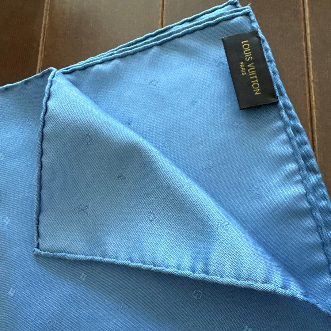 LOUIS VUITTONシルク　ポケットチーフ　ルイヴィトン　透かし　ハンカチ