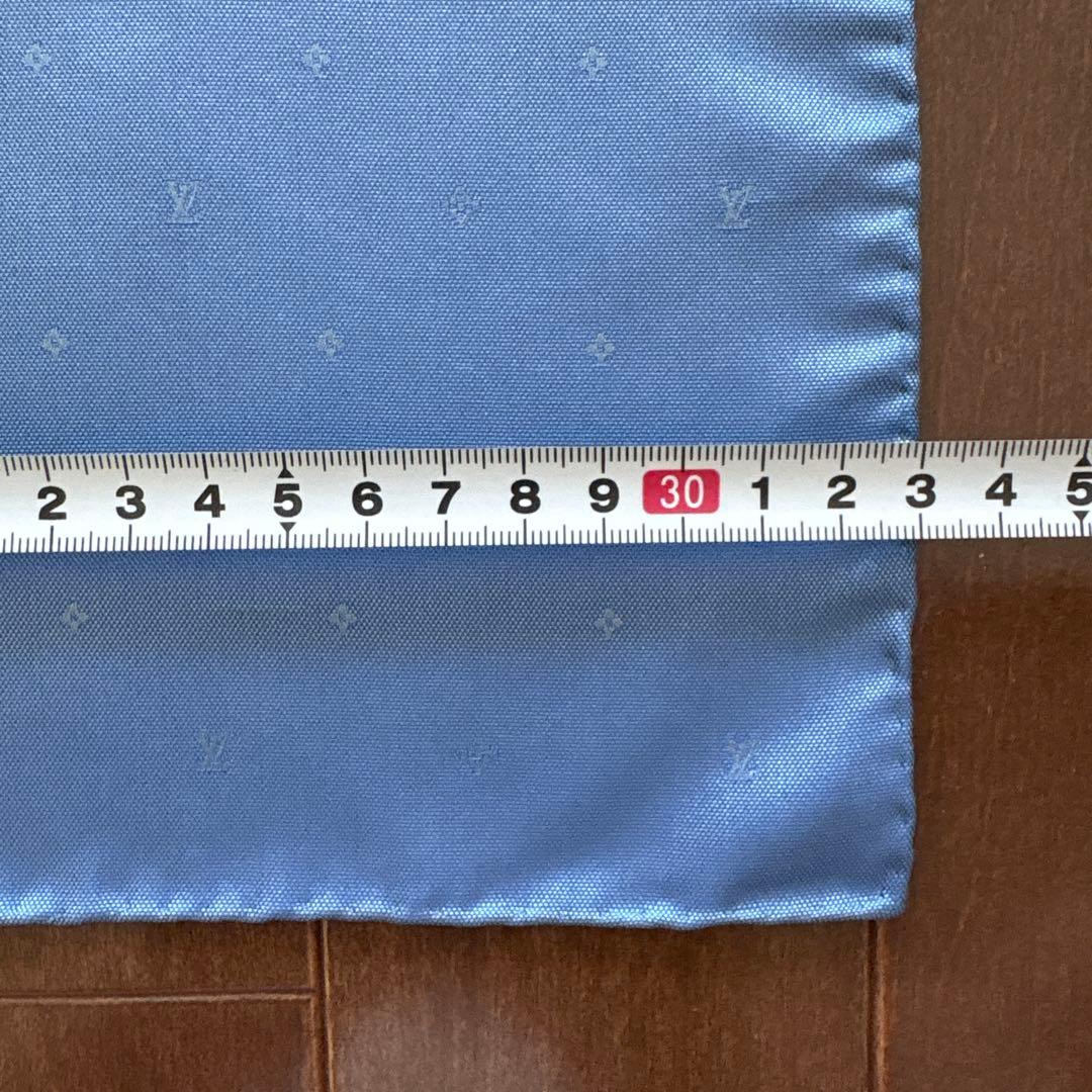 LOUIS VUITTONシルク　ポケットチーフ　ルイヴィトン　透かし　ハンカチ