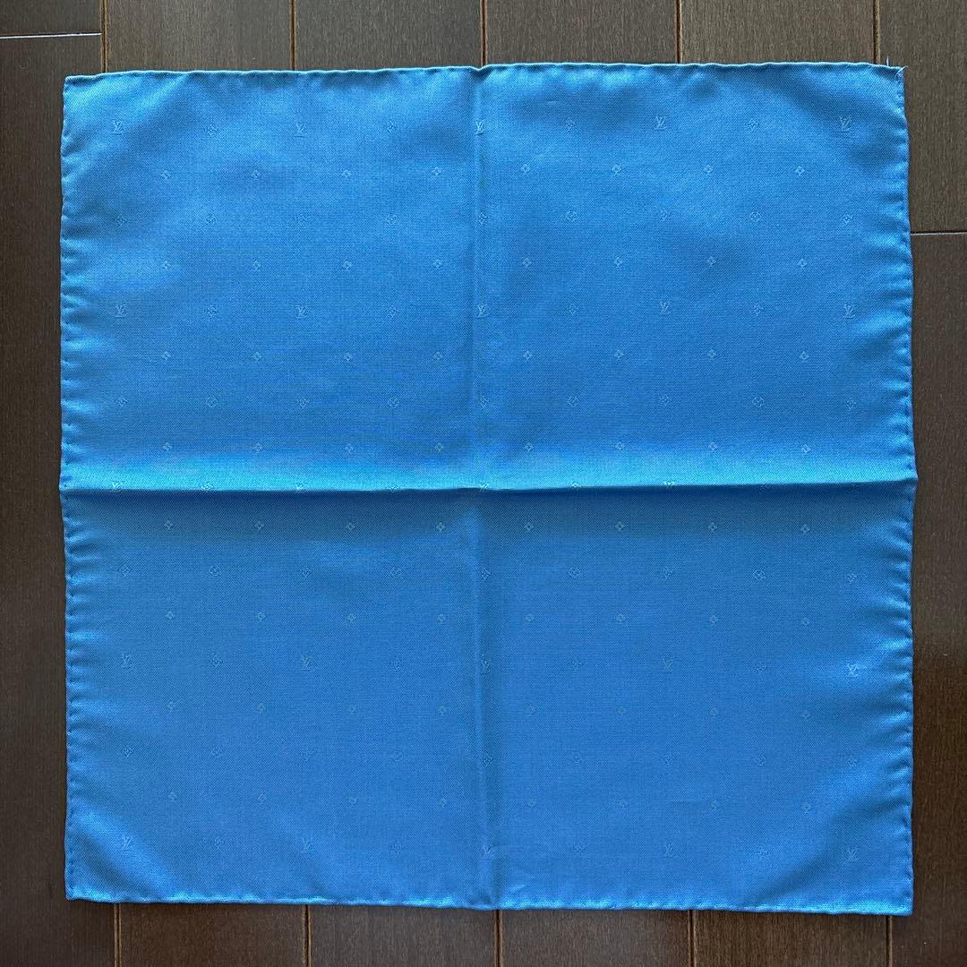 LOUIS VUITTONシルク　ポケットチーフ　ルイヴィトン　透かし　ハンカチ