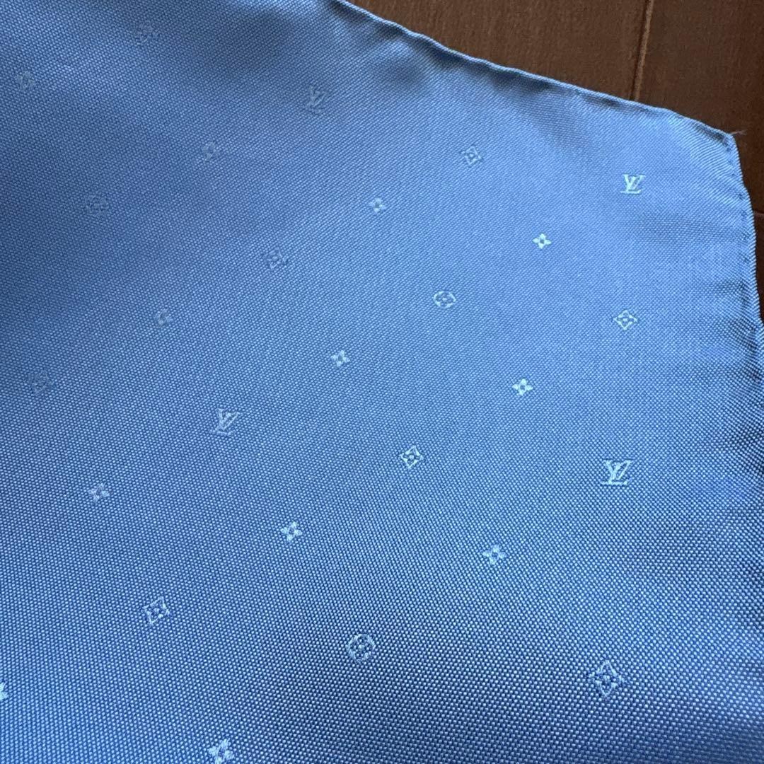 LOUIS VUITTONシルク　ポケットチーフ　ルイヴィトン　透かし　ハンカチ