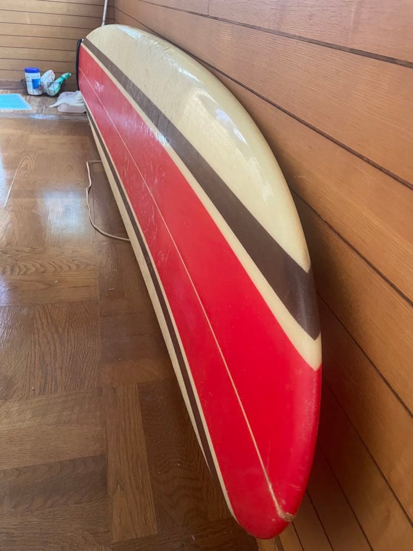 ロングボード赤とクリーム色 スライドインフィン９.5フィート