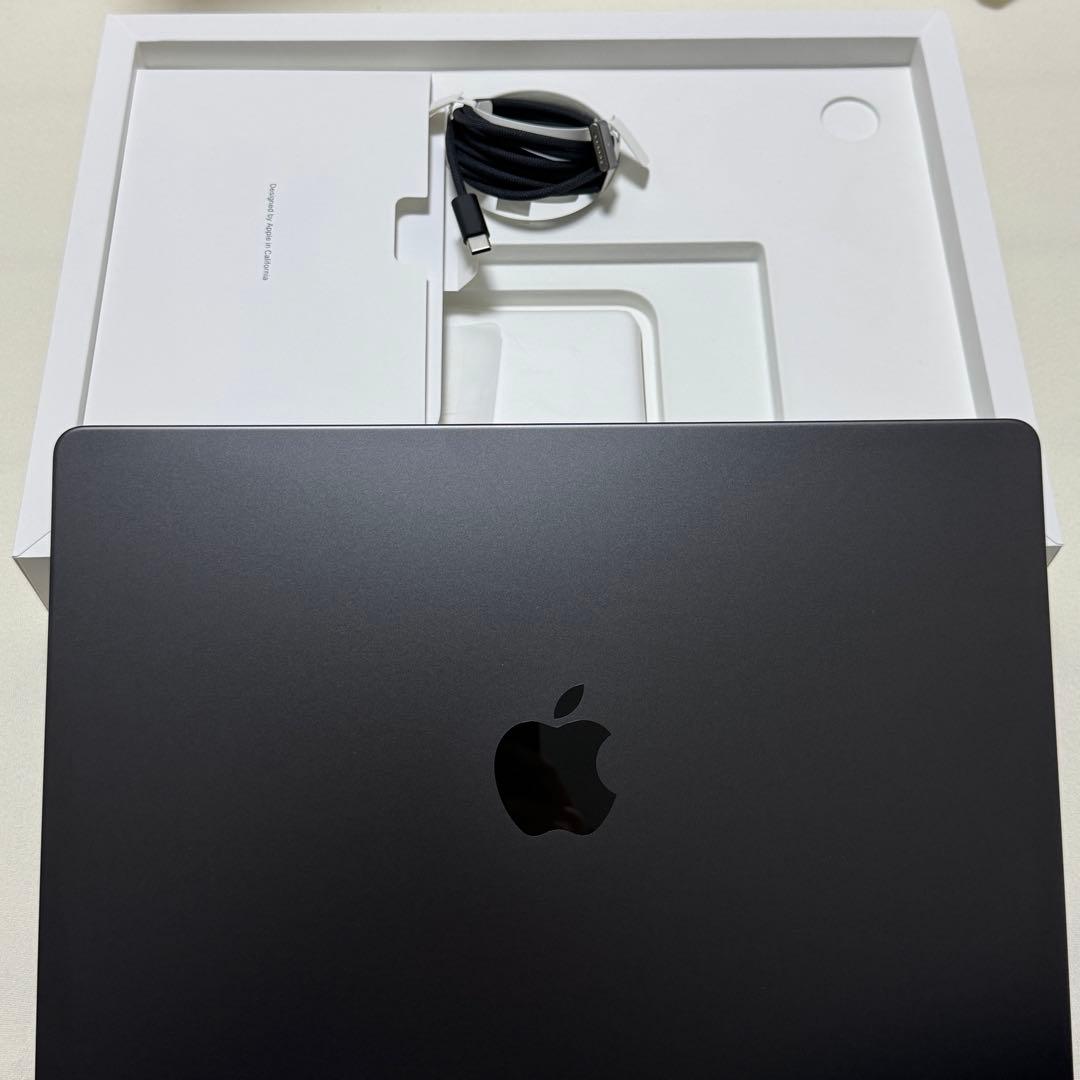 MacBook Pro M4Max 36GB/1TB 14インチ　スペースグレー