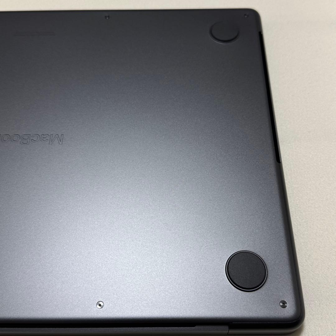 MacBook Pro M4Max 36GB/1TB 14インチ　スペースグレー