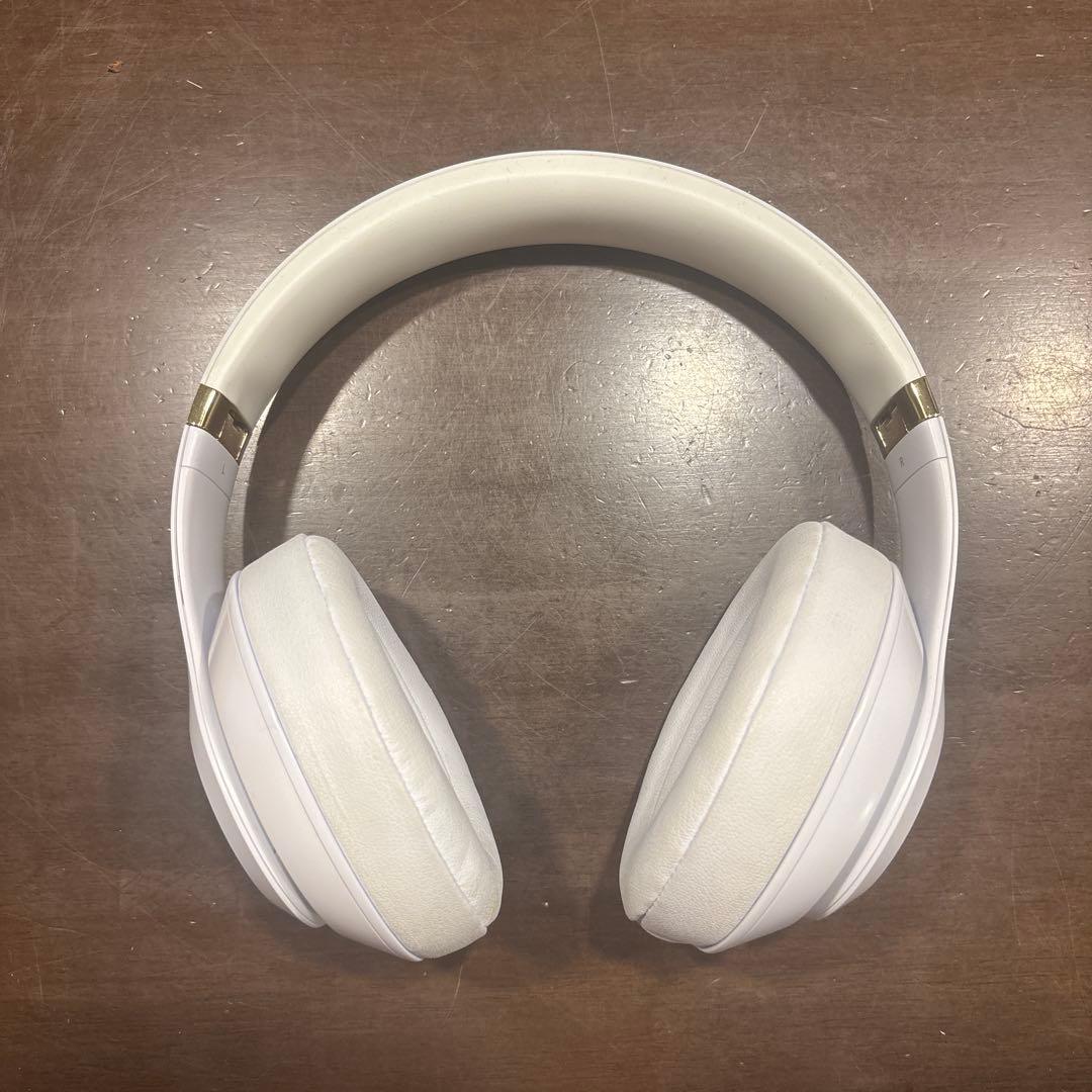 beatsホワイト ワイヤレスヘッドホン