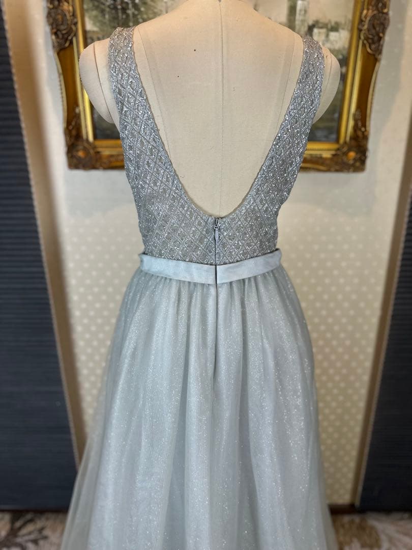 ライトグレー Vネック ビーズ装飾ドレス