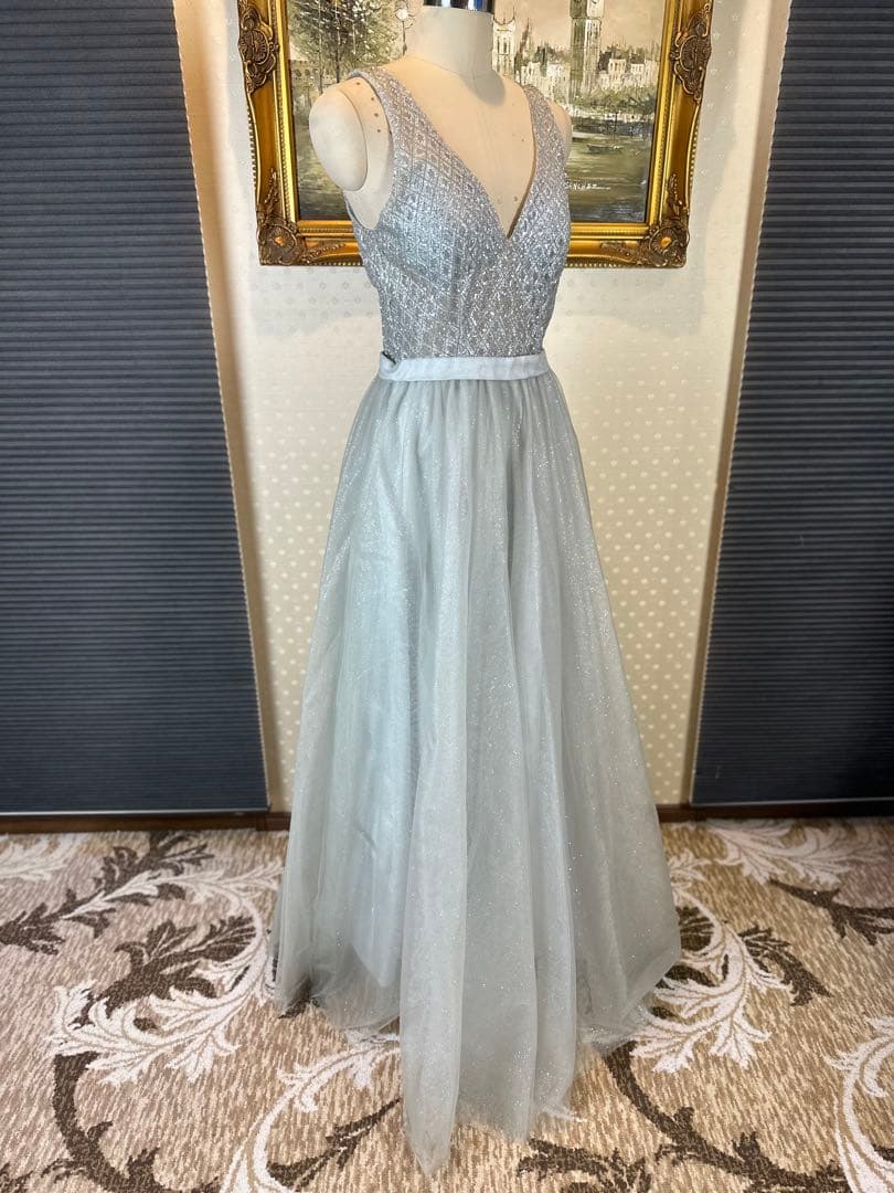 ライトグレー Vネック ビーズ装飾ドレス