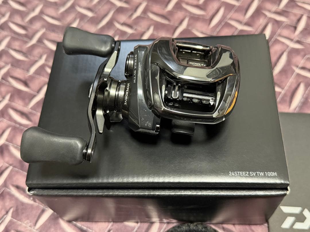 桃　ダイワ 24スティーズ SV TW 100H STEEZ DAIWA