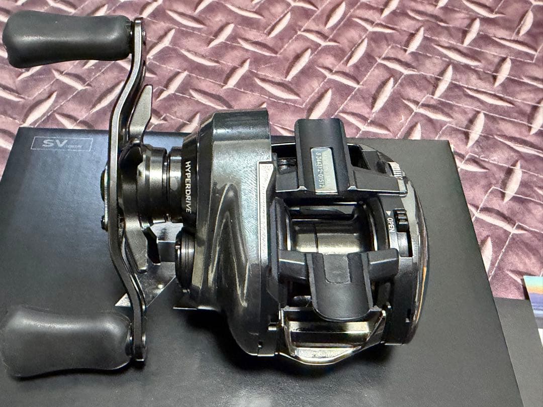 桃　ダイワ 24スティーズ SV TW 100H STEEZ DAIWA