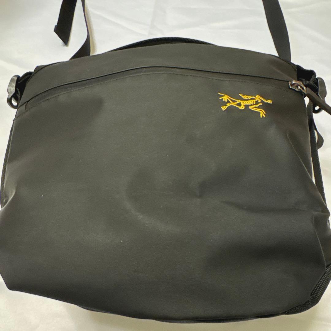 ARC'TERYX アークテリクスARRO 8（アロー 8）ショルダーバッグ