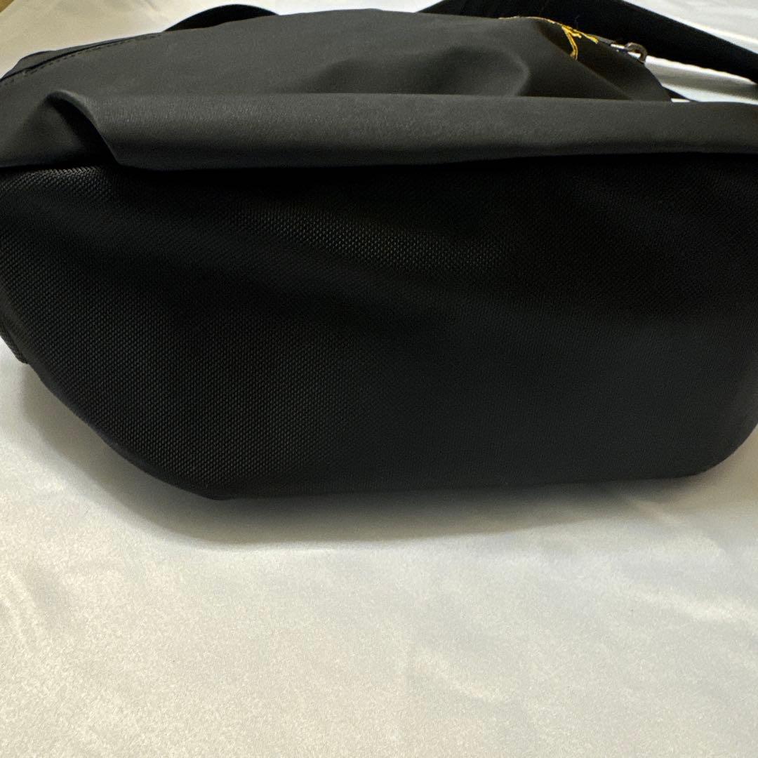 ARC'TERYX アークテリクスARRO 8（アロー 8）ショルダーバッグ