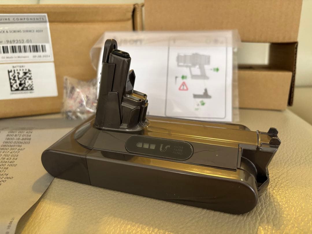 新品 未使用 Dyson ダイソン V10 SV12用 バッテリー 付属品完備②