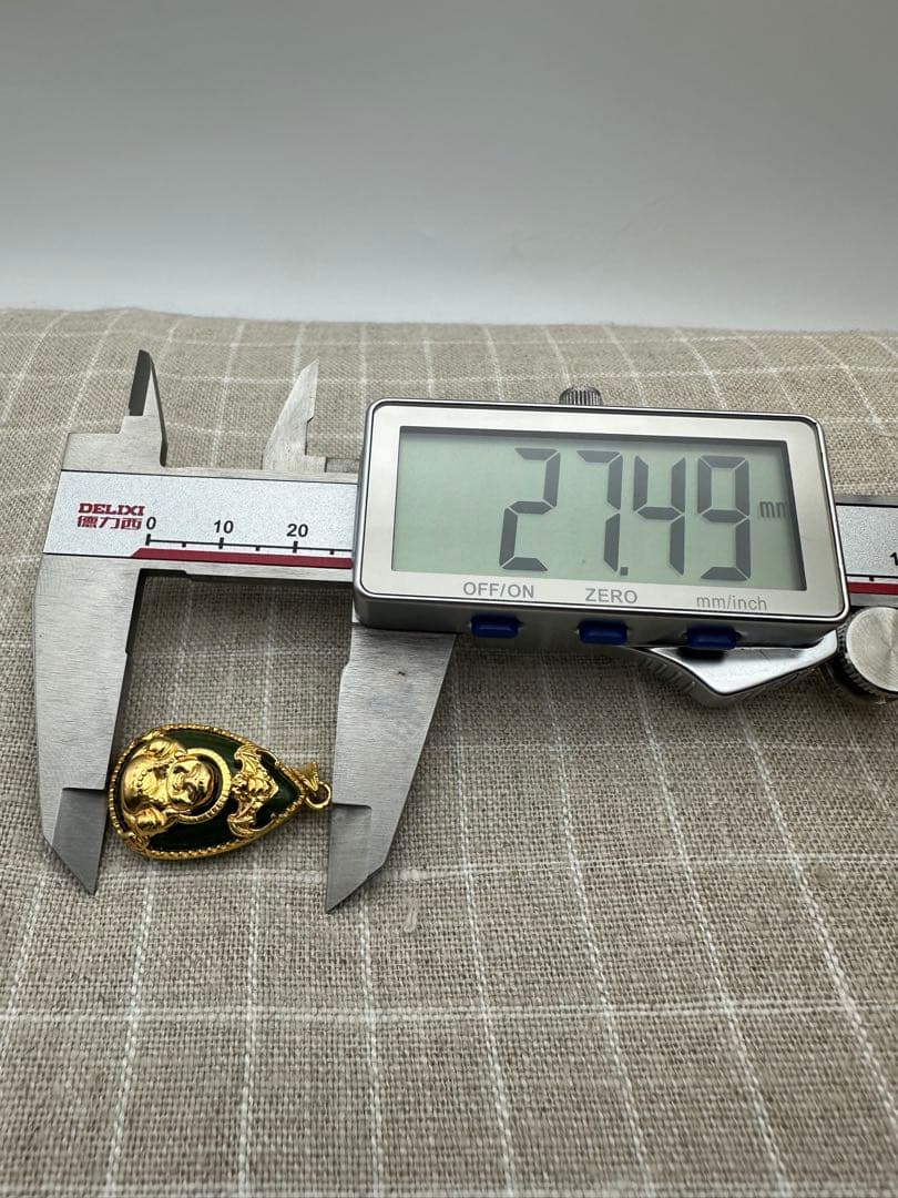 ☆天然石☆無処理 ミャンマー産 本翡翠 K18 AU750刻印（精巧彫刻）美品