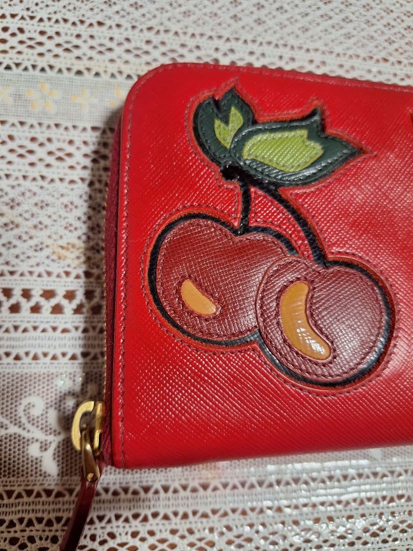 PRADA プラダさくらんぼ 長財布 レッド